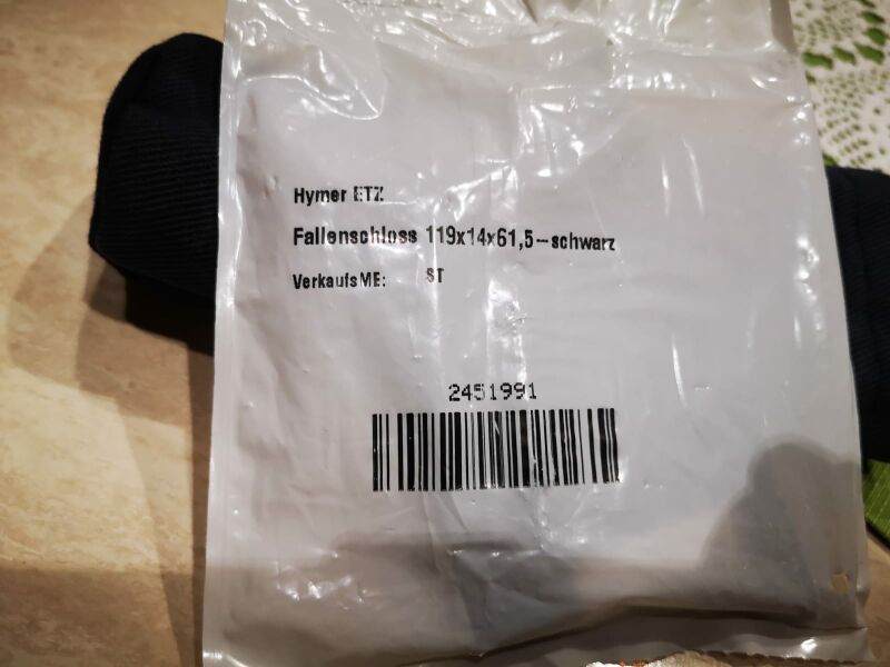 Datei:Badtür Schloss Feder.jpg